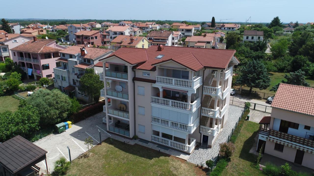 Apartments Elin Sofia ポレッチ エクステリア 写真